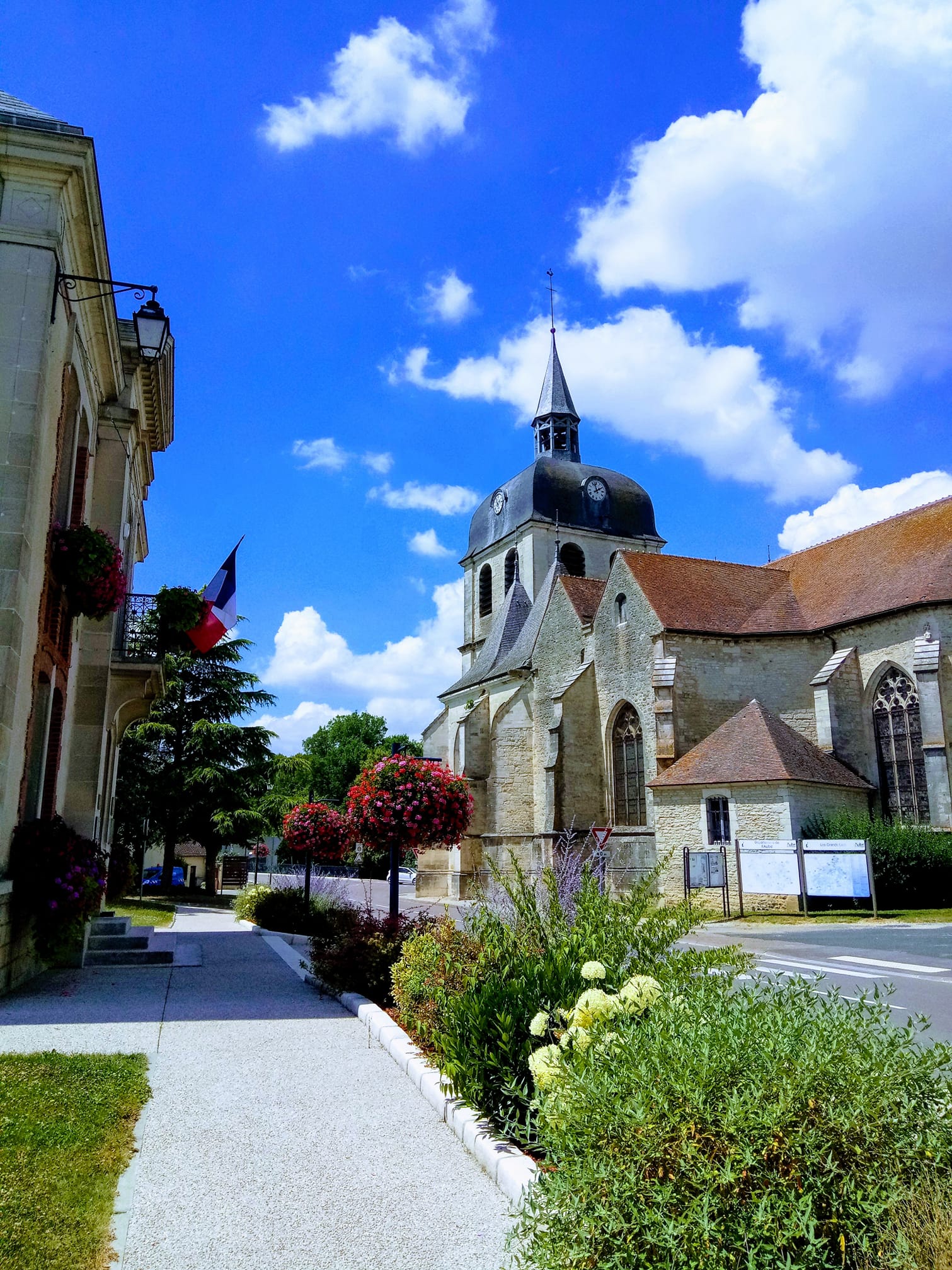 Clocher et église